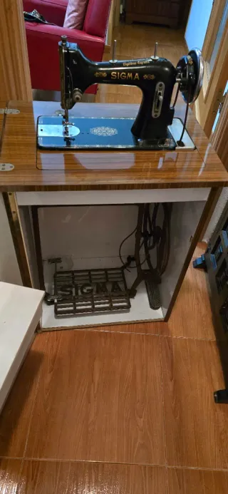 Máquina de coser Sigma antigua