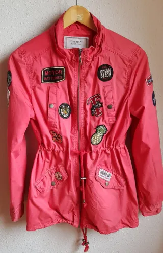 Parka roja con capucha quita y pon Talla L