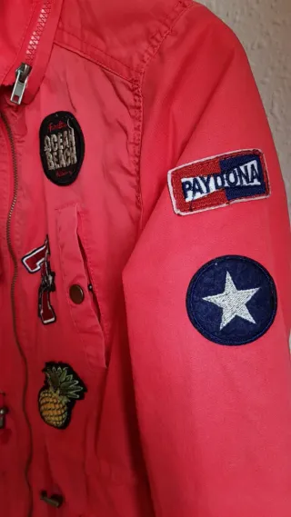 Parka roja con capucha quita y pon Talla L