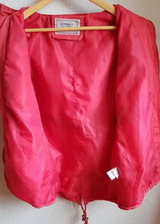 Parka roja con capucha quita y pon Talla L