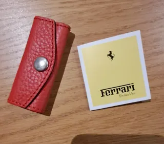 Cartella in pelle rossa Ferrari