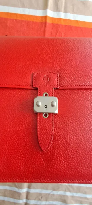 Cartella in pelle rossa Ferrari