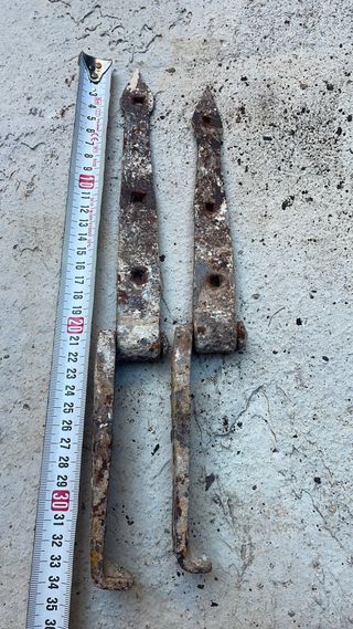 Bisagras antiguas masia siglo XVI