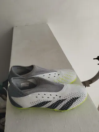 Botas Predator Blancas y Verdes