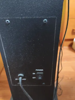 Torre de Sonido Bluetooth Negra y Roja