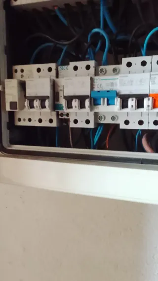 Electricidad • Fontanería • Reparaciones Generales