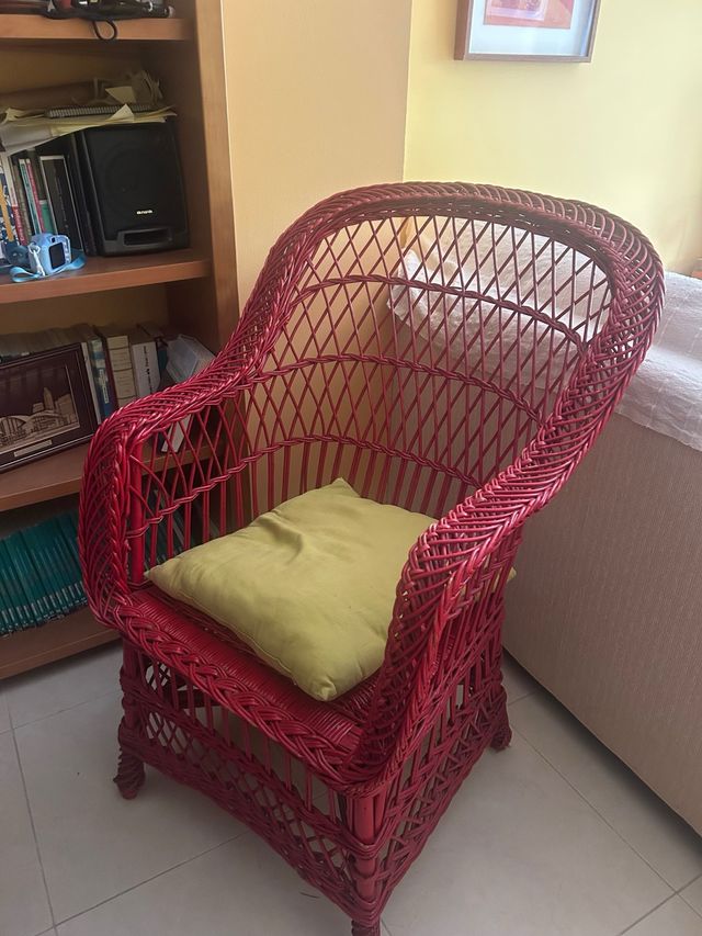 Sillón de ratán mimbre rojo con cojín