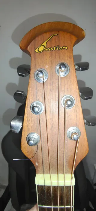 Guitarra Ovation Celebrity