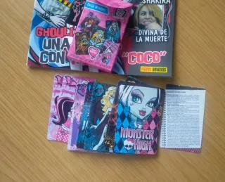 Lote deBaraja de naipes Monster High y Revista
