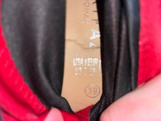 Botines rojos de tacón