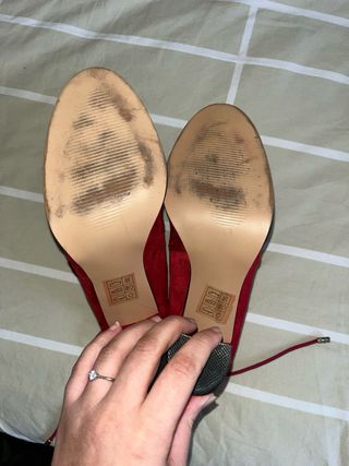 Botines rojos de tacón