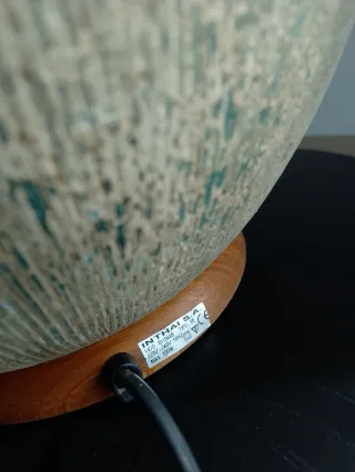 Lámpara de mesa Inthai cerámica y madera