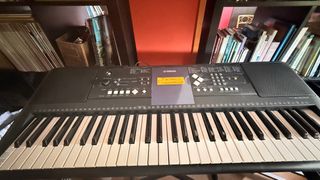 Yamaha PSR-E333 + Soporte