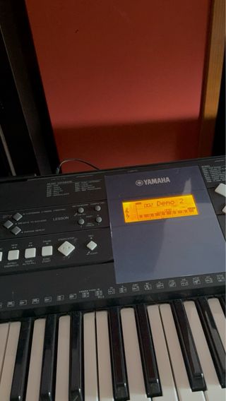 Yamaha PSR-E333 + Soporte