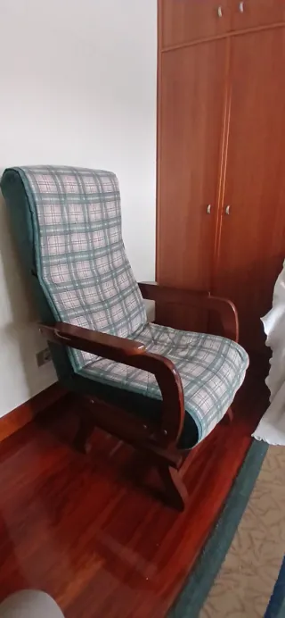 ALFOMBRA, SILLAS, AMACA DE MADERA PERFECTO ESTADO