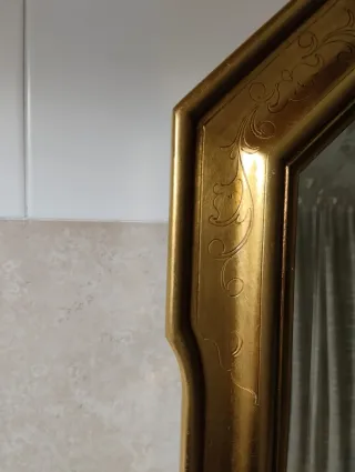 Specchio in legno massiccio dorato