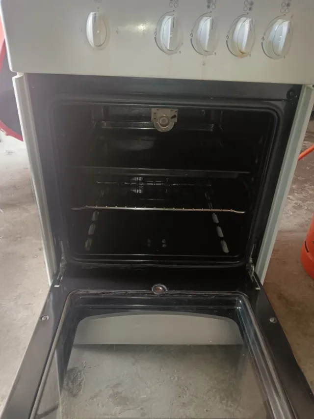 Cocina de gas Beko con horno