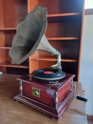 Gramófono His Master's Voice Decorativo