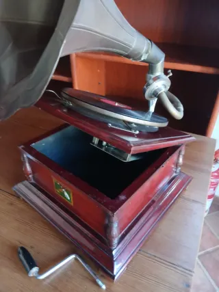 Gramófono His Master's Voice Decorativo