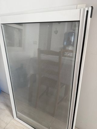 Ventana de aluminoo con percianas