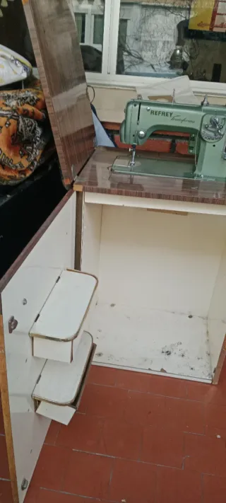 Máquina de coser Refrey Transforma