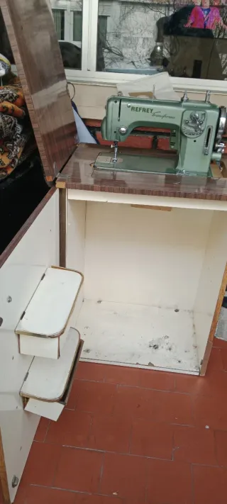 Máquina de coser Refrey Transforma