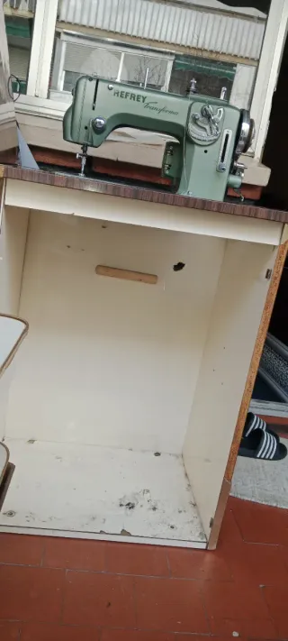 Máquina de coser Refrey Transforma