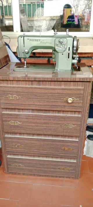 Máquina de coser Refrey Transforma