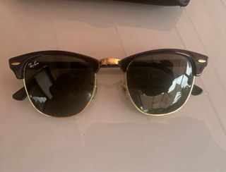 Gafas de Sol Ray-Ban Clubmaster Negras y Doradas