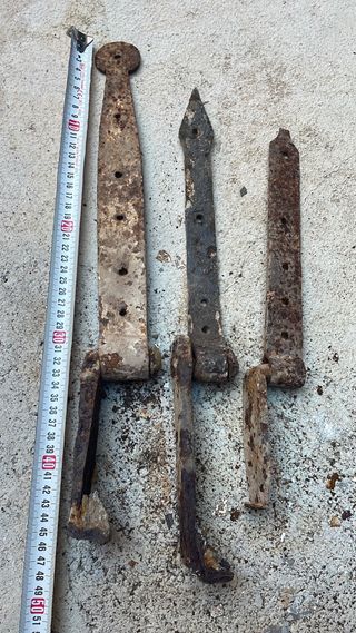 Bisagras antiguas masia siglo XVI