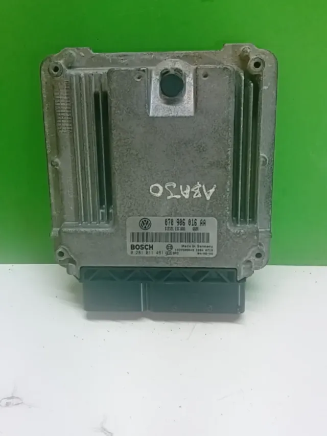 Centralita Motor VW Bosch 070 906 016 AA