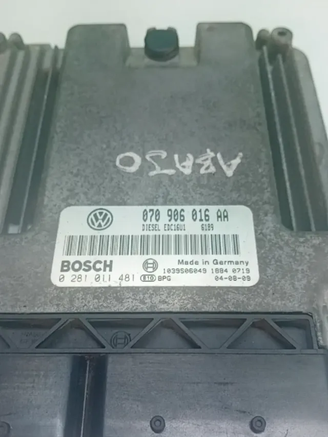 Centralita Motor VW Bosch 070 906 016 AA