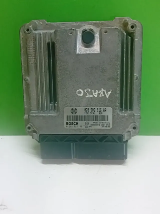 Centralita Motor VW Bosch 070 906 016 AA