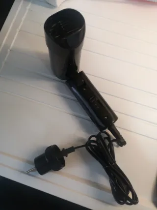 Secador de pelo de viaje negro