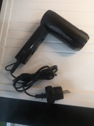 Secador de pelo de viaje negro