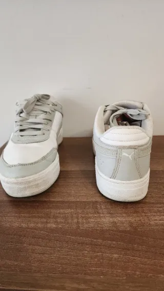 Zapatillas Puma Blancas y Grises