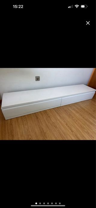 Mueble TV bajo blanco y madera