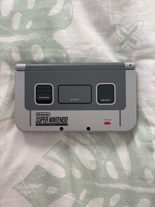 Nintendo New 3DS XL SNES Edition