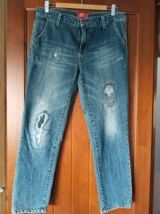 Pantalón vaquero mujer desgastado