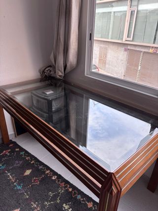 Mesa de comedor de cristal y madera