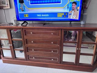 Mesa de comedor de cristal y madera