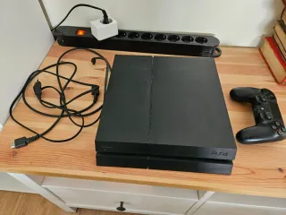 PS4 (PlayStation 4) Negra + Mando + 9 Juegos