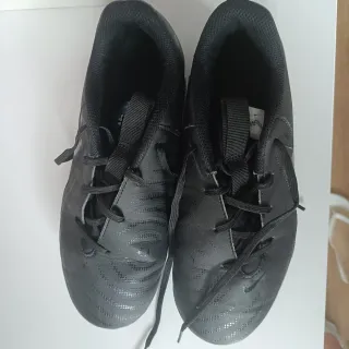 Zapatos de fútbol Nike negros