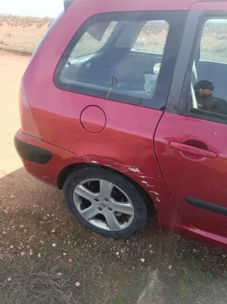 Peugeot 307 familiar rojo