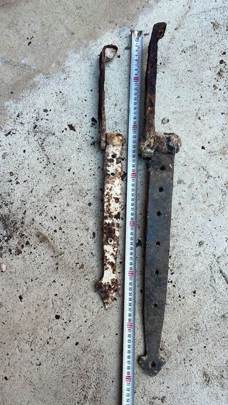 Bisagras antiguas masia siglo XVI