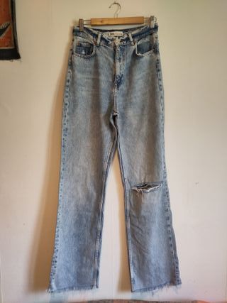 Pantalón vaquero ancho Zara roto rodilla