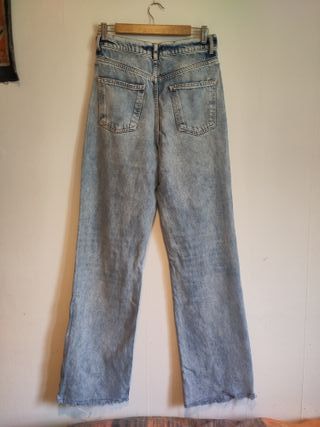 Pantalón vaquero ancho Zara roto rodilla
