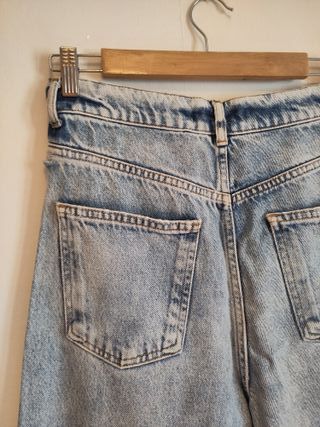 Pantalón vaquero ancho Zara roto rodilla