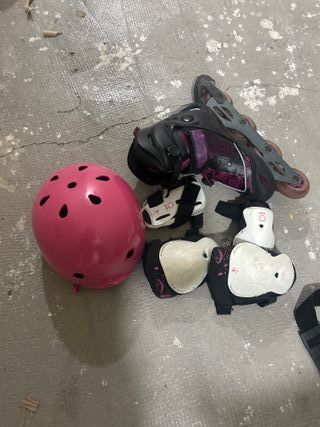 Patines en línea negros y morados