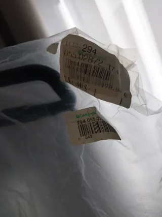 Vestido largo beige y dorado con pedrería.